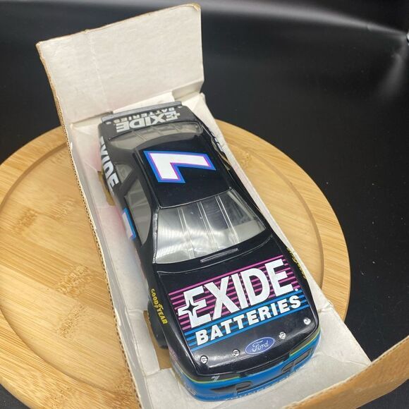 #7 Exide Batteries NASCAR 1:24 scale car without box in mint condition - Picture 6 of 6